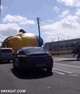 Minions,carretera,peligro,globos,invasión