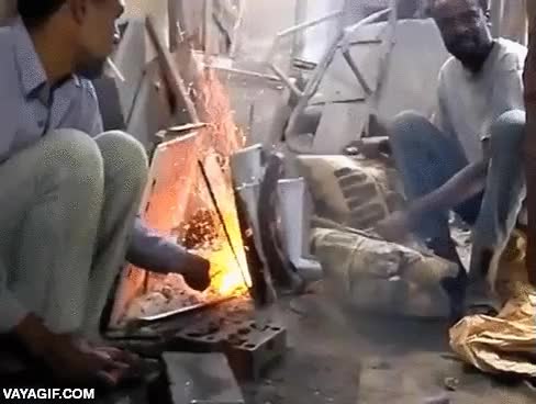 avivar,fuego,herrero,saco,cemento,con un agujero,ingenio