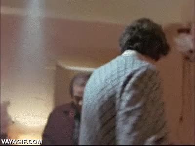 The Shining,Jack Nicholson,El Resplandor,mitica escena,hacha,cama,viniéndose arriba,locura