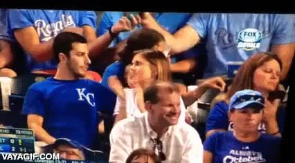 esa mirada,mirar,novia,partido,publico,alguien va a estar a pan y agua