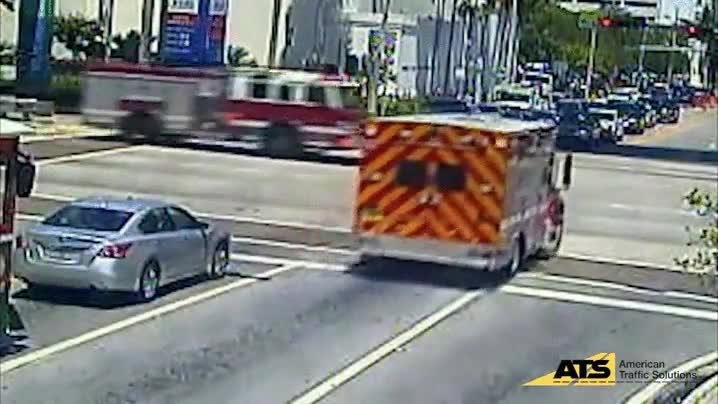 ambulancia,cami&oacute;n de bomberos,fail,cruce,chocar,ahora hay que llamar dos ambulancias m&aacute;s