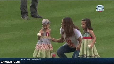 mike avil&eacute;s,hijas,mlb,beisbol,lanzamiento inicial,indians,cleveland,gran gesto,respect,leu