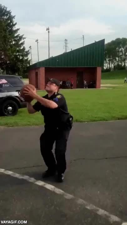 policía,amigo,barrio,blanquito,baloncesto