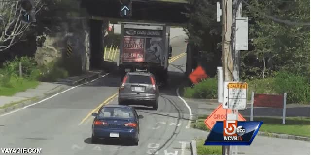tunel,capota,camión,tocar,destrozar