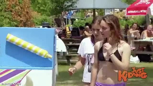 apetecer,helado,maquina,gratis,automatico,con las manos,guinda al final