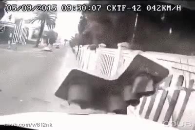 por poco,atropello,coche,invasion de carril,mujer,buenos reflejos,volver a nacer