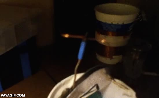 Enlace a Un motor de iones sobre una bobina de Tesla