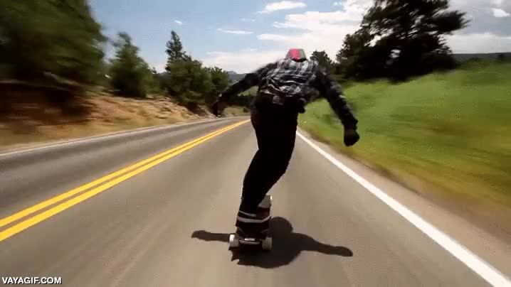mucha velocidad,una caida se pagar&iacute;a cara,longboard,descenso,carretera,muy pro el skate