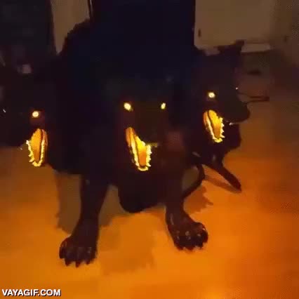 cerbero,perro,tres cabezas,guardian del infierno,robot o algo similar