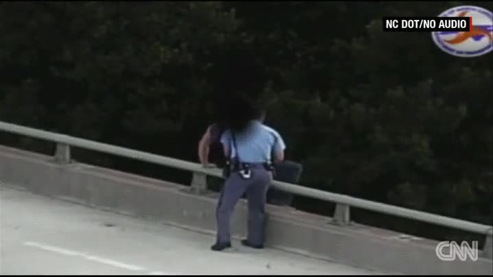 salvar la vida,suicida,convencer,agente,policia,abrazo