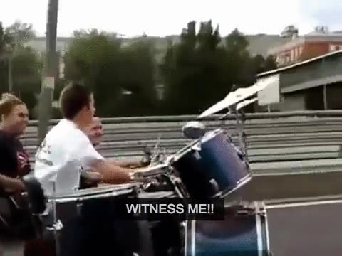 moto,grupo de musica,banda,sidecar,bater&iacute;a,guitarra,en marcha