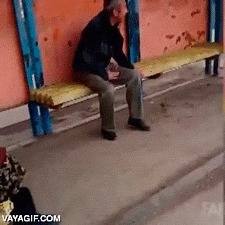 karma,querer empujar,intento de empujon,se&ntilde;ora,hombre,finito de cordoba,al suelo,fail