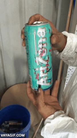 lata,truco,uno dentro de la otra,disimular,cerveza,enga&ntilde;ar,oficina