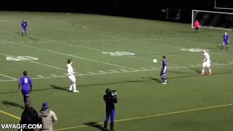 futbol,pelotazo,partido,a caso hecho no le sale,dos,doble