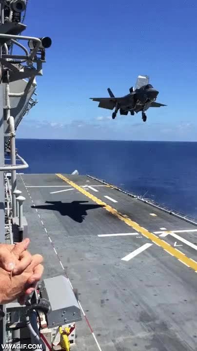 aterrizar,tomar tierra,avion,harrier,f-35B,vertical,aterrizaje,portaaviones