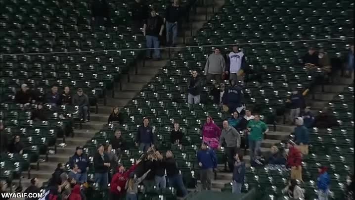 gradas,atrapar,bola,pelota,home run,vaso,cerveza,muy crack,baseball,beisbol