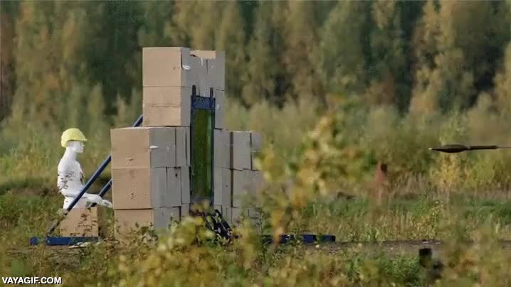Enlace a Así impacta un RPG contra un cristal blindado de 40 cm de grosor a cámara lenta