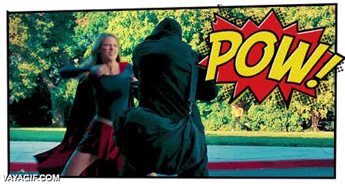 Supergirl,golpe,efecto,criminal,Batman,Adam West,pow