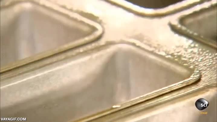 Que nadie se asuste, esto es solo el proceso de fabricación de los brownies parece cualquier otra cosa,todos sabemos lo que parece,fabricación,brownie,pastel,es la masa,falta hornearla y que suba