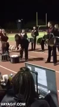 de cabeza,percusi&oacute;n,tambores,banda,grupo,tocar,al reves,girado