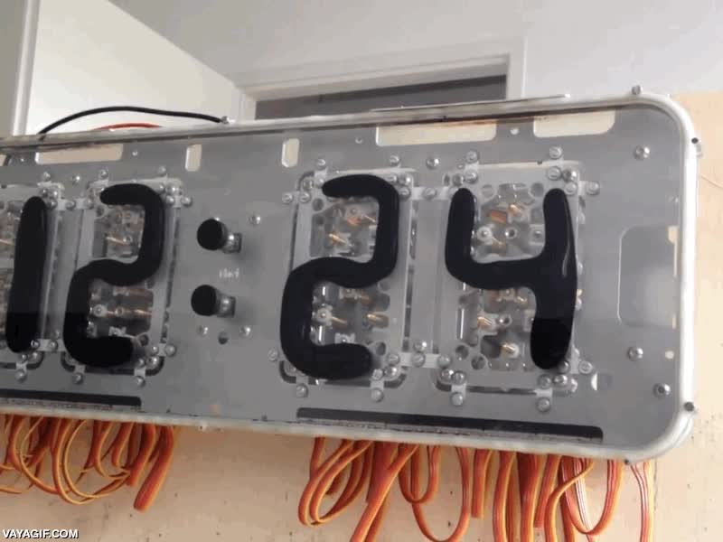 ferrofluido,reloj,digital,imanes,movimiento,muy bien pensado,tecnologia