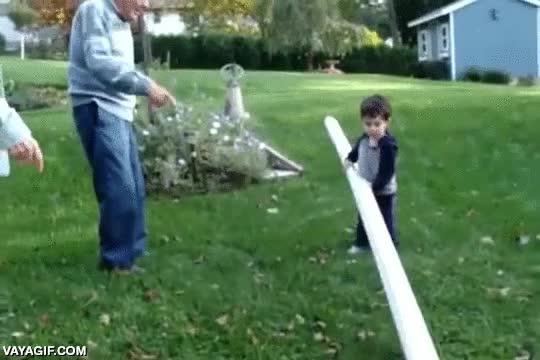 tercera edad,respeto,pegar,palo,perseguir,ni&ntilde;o peque&ntilde;o