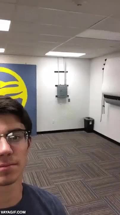 lanzar,maestro,lanzamiento,de espaldas,sin mirar,acertar,muchos intentos