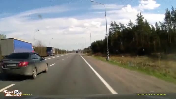 mucha suerte,bien esquivado,camionero,quedarse dormido,al volante,carretera,coche