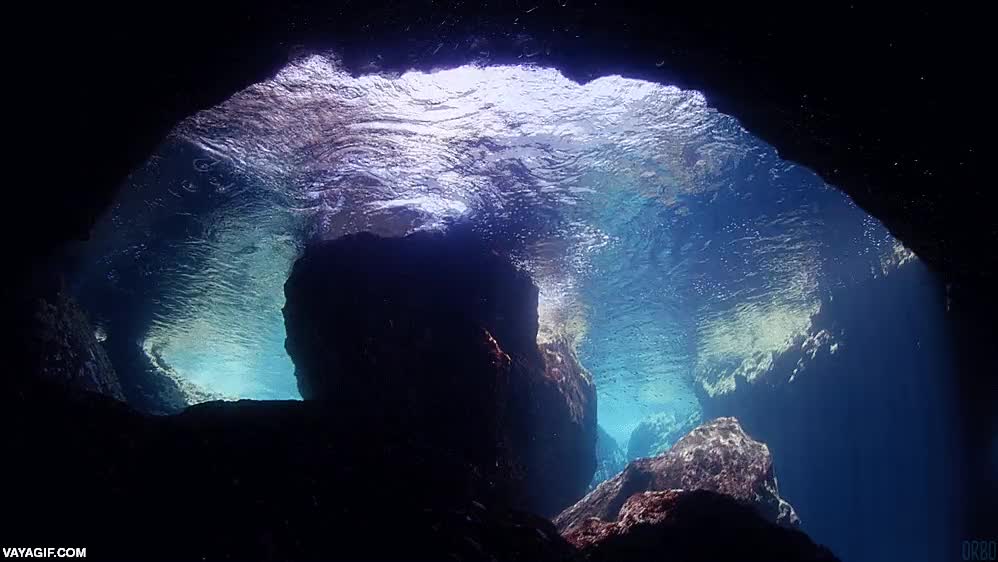 Enlace a Así se ve esta preciosa cueva submarina desde dentro del agua