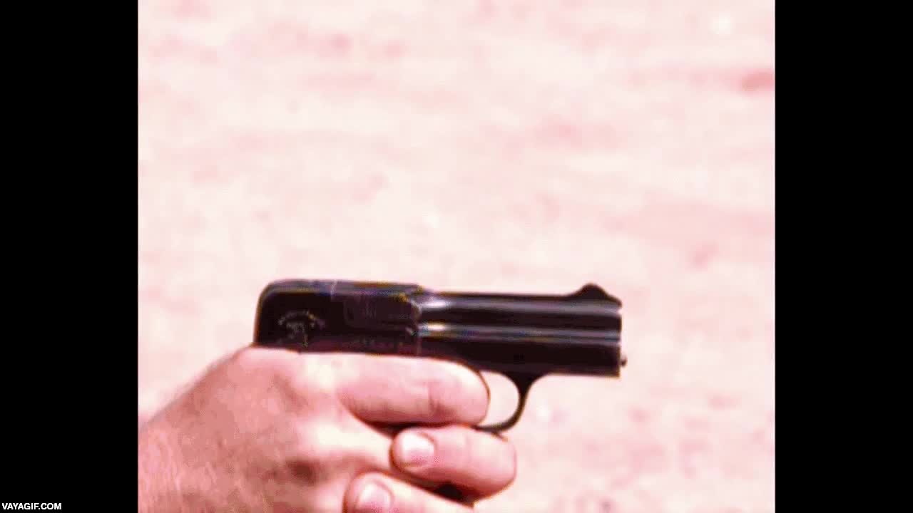 mal llamado retroceso,la mayor parte de armas tiran hacia atrás,pistola,antigua