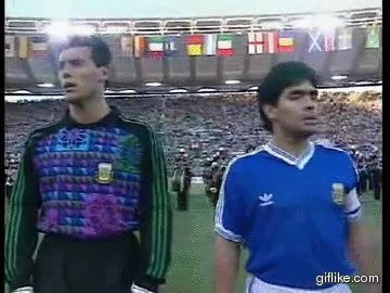 futbol,maradona,himno nacional,final del mundial,argentina,italia,no soy experto leyendo los labios pero...
