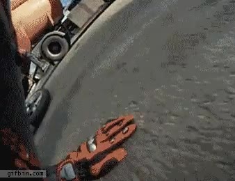 motocicleta,trailer,camión,barrida,caida,llantas,accidente