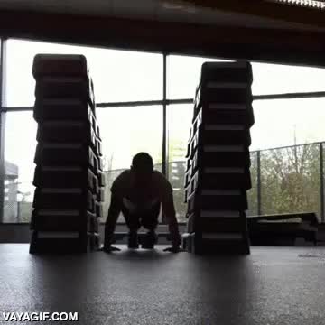 nivel,flexiones,saltar,desde el suelo,agarrarse,mucha fuerza