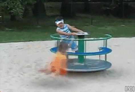 ni&ntilde;o,hermano mayor,jugar,ni&ntilde;a,hermana,rodar,volar,parque