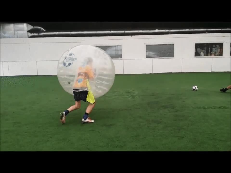 futbol burbuja,placaje,chocar,dejar al otro ko,marcar gol