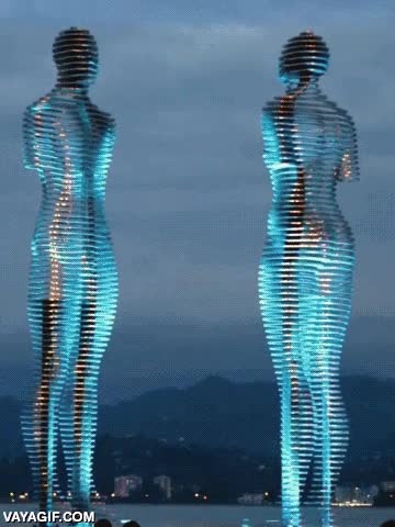 ali and nino,estatuas,esculturas,altura,besarse,punto de vista