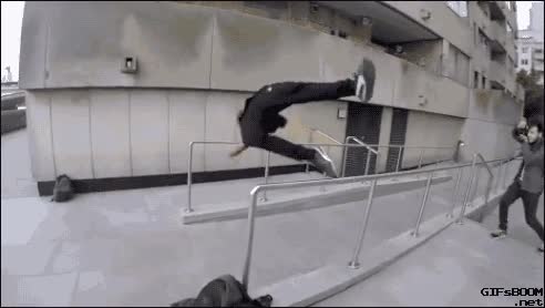 parece que se la pega pero no,parkour,maquina,rectificado en el aire