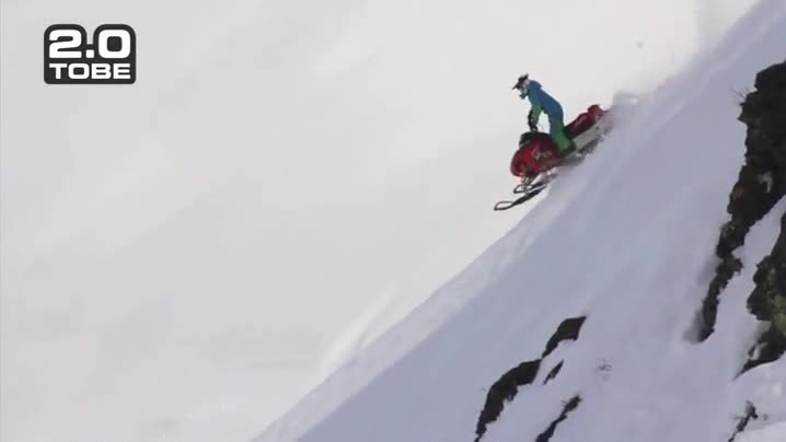 campeon,moto de nieve,saltar,voltereta,lo clava,rampa