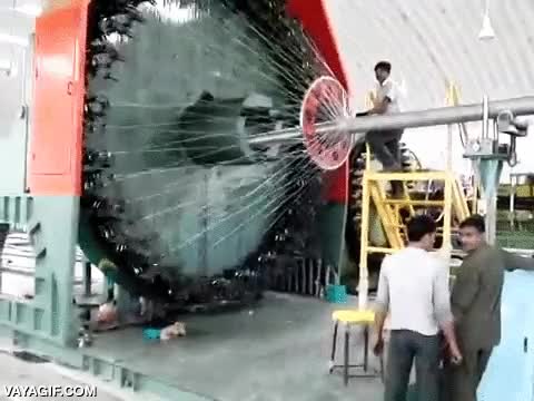 Enlace a Menuda pasada tecnológica esta trenzadora de acero inoxibable