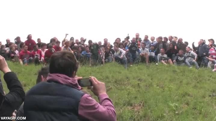 rodar,ladera abajo,perseguir,queso,m&aacute;s de uno se romper&aacute; algo,tradicion,inglesa