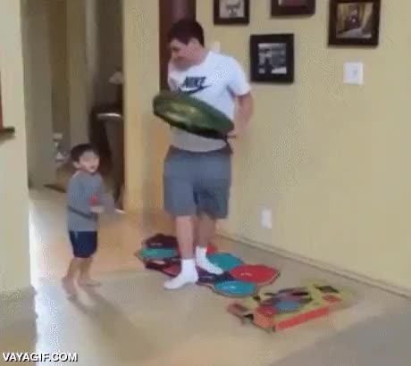 niño,pescar,atrapar,cazar,trampa,al vuelo,escapar,correr,huir