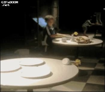 vaya ninja,quitar,mantel,de golpe,buen toque,señor mayor,abuelo