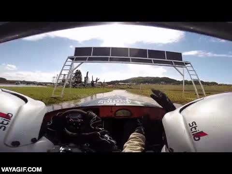 todo muy r&aacute;pido,lancha,mano,se&ntilde;alar,indicar,copiloto