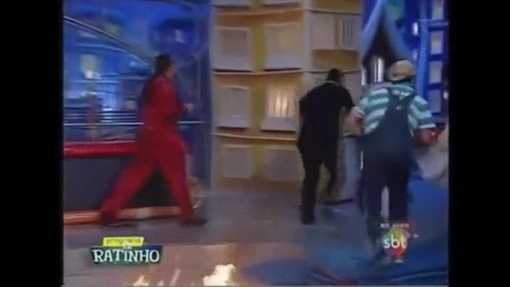 en llamas,arder,saltar,acantilado,fuego,escupefuegos,ratinho,programa de la tele,pelicula