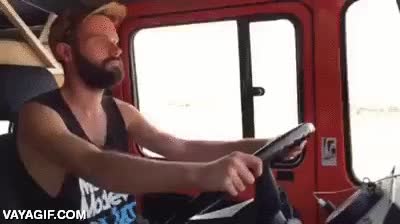 tiene truco,no os alarmeis,camionero,temerario,tumbarse,troll,camara,maleta,acelerador