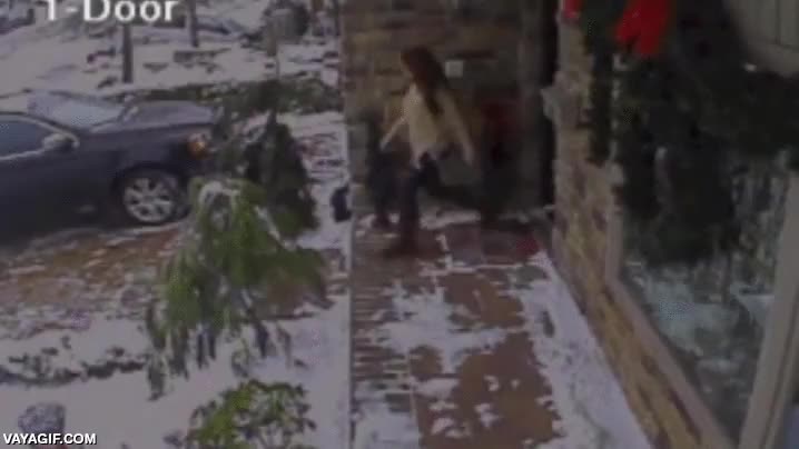 vigilar,pasos,resbalar,entrada,helada,hielo,fail,al suelo