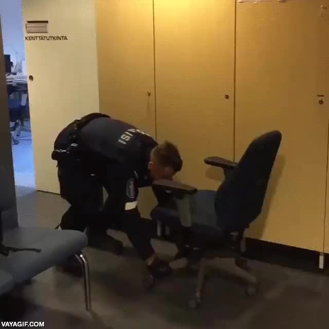 hay que estar muy fuerte,mucho core,silla de oficina,flexiones