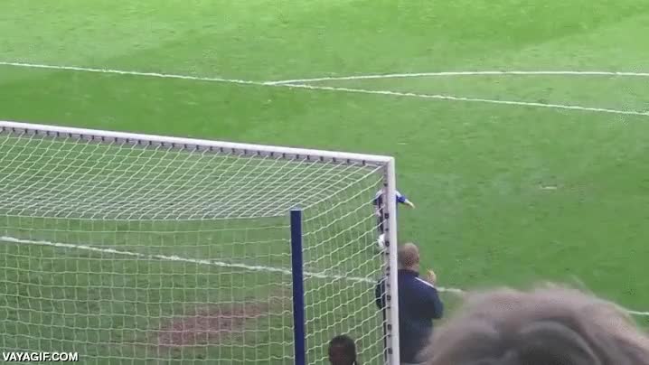 le ha picado el virus del futbol,ni&ntilde;o,chelsea,marcar,gol,bebe