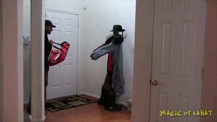 halloween,intento de susto,buenos reflejos,pu&ntilde;etazo