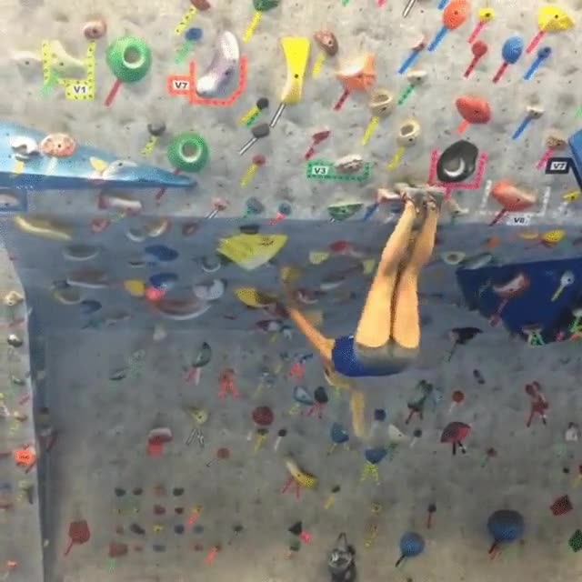 escalar,escaladora,boca abajo,bocabajo,colgando,pies,rocodromo